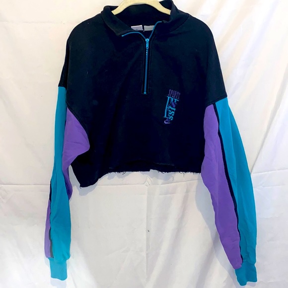 Nike Sweaters - Vintage 90’s vibes Nike cropped sweatshirt!